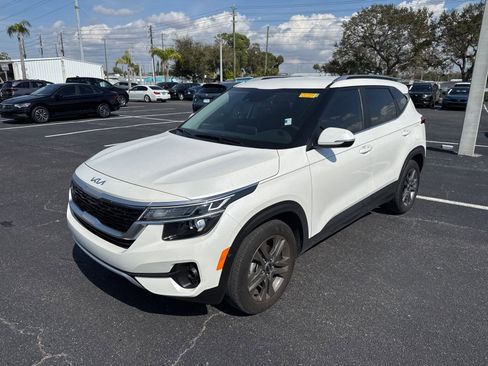 Used 2023 Kia Seltos S w/ Navigation Package image 3