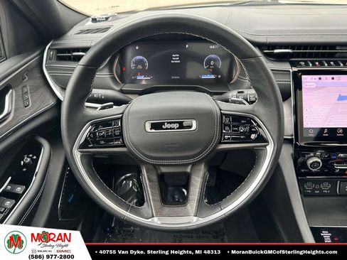 Used 2022 Jeep Grand Cherokee Overland AWD/4WD image 14
