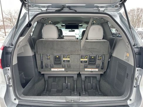 Used 2015 Toyota Sienna AWD image 42