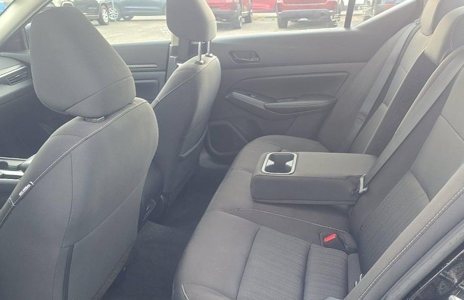 Used 2025 Nissan Altima 2.5 SV FWD image 8