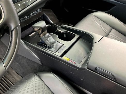 Used 2025 Lexus ES 300h w/ Luxury Package image 14