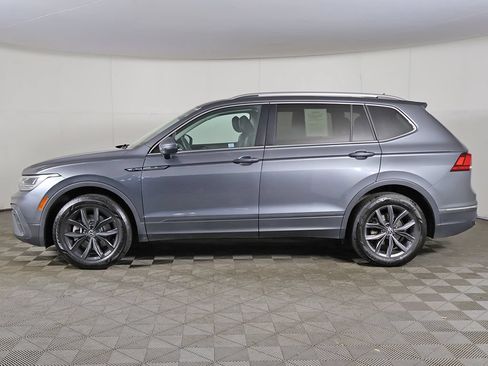 Used 2024 Volkswagen Tiguan SE w/ Panoramic Sunroof Package AWD/4WD image 17
