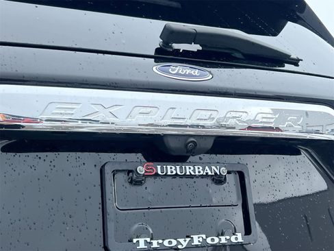 Used 2023 Ford Explorer XLT w/ Equipment Group 202A image 12