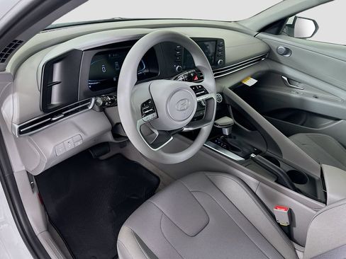 New 2026 Hyundai Elantra SE FWD image 9