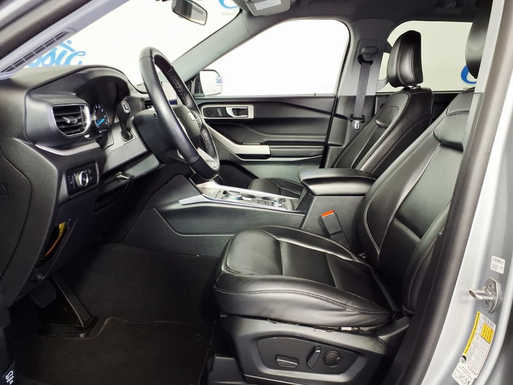 Used 2023 Ford Explorer XLT w/ Equipment Group 202A AWD/4WD image 7
