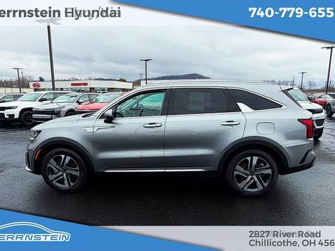 Used 2023 Kia Sorento EX AWD/4WD image 4