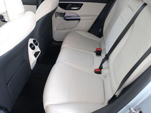 Used 2026 Mercedes-Benz GLC 300 image 14