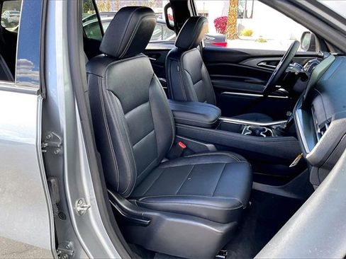 Used 2026 Chevrolet Traverse LT image 6