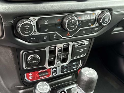 Used 2026 Jeep Wrangler Unlimited Rubicon AWD/4WD image 19