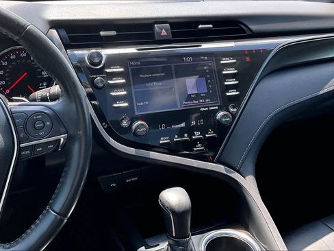 Used 2020 Toyota Camry XSE FWD image 7