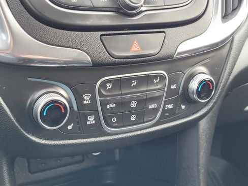 Used 2019 Chevrolet Equinox LT image 18