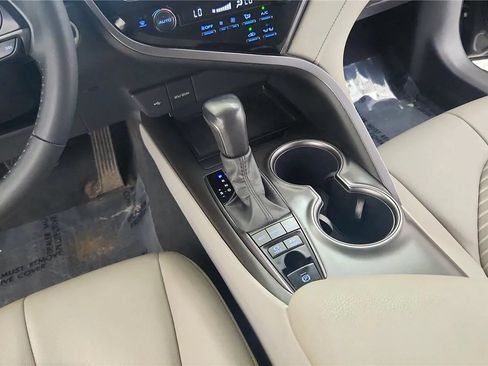 Used 2021 Toyota Camry SE FWD image 25