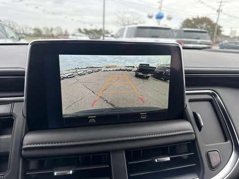 Used 2024 Chevrolet Suburban LT image 27