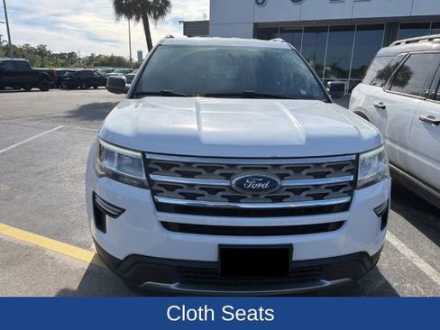 Used 2018 Ford Explorer XLT image 2