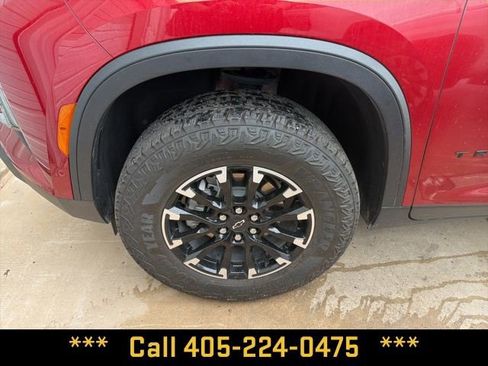 Used 2024 Chevrolet Traverse Z71 w/ Enhanced Driving Package image 2