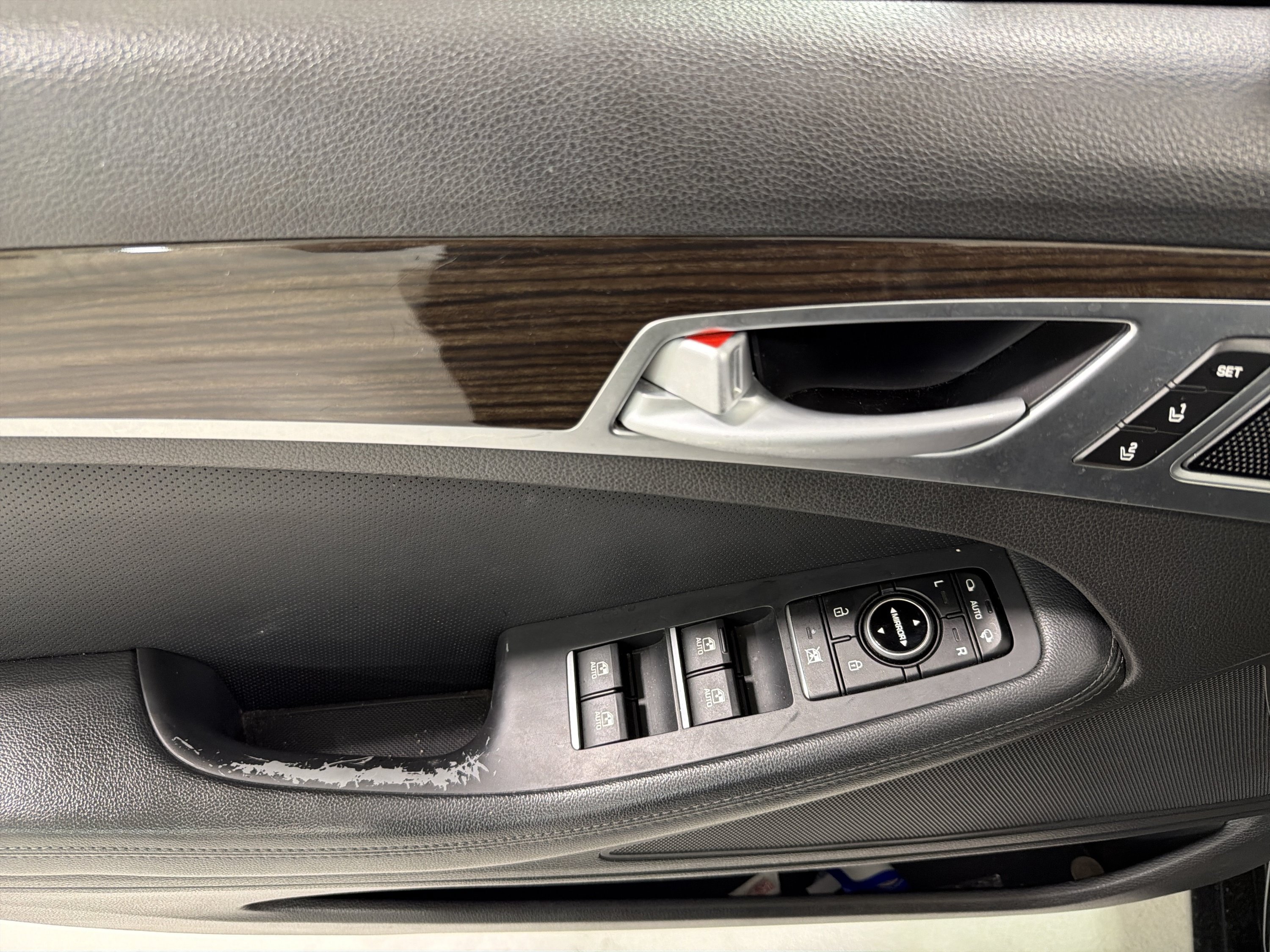 Used 2018 Genesis G80 3.8 RWD image 13