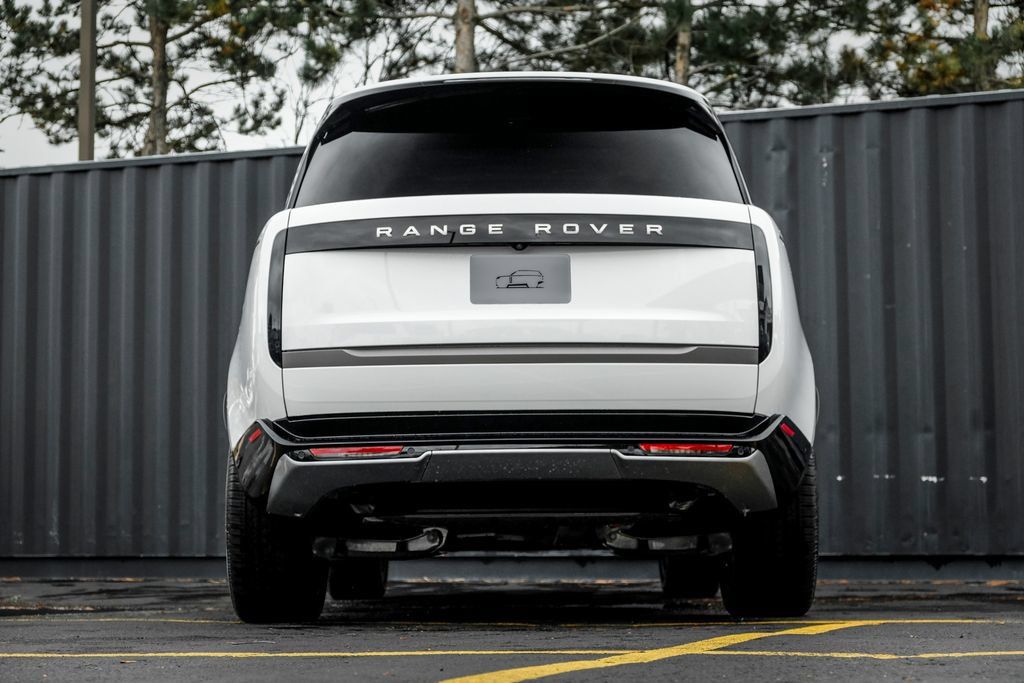New 2026 Land Rover Range Rover Long Wheelbase SE AWD/4WD image 7