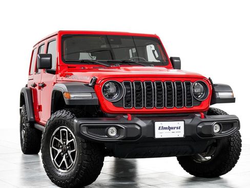 Used 2025 Jeep Wrangler Unlimited Rubicon AWD/4WD image 3