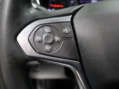 Used 2023 Chevrolet Traverse LT w/ Rear Camera Mirror Package image 40