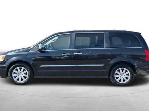 Used 2012 Chrysler Town & Country Touring-L w/ Entertainment Group #2 FWD image 3