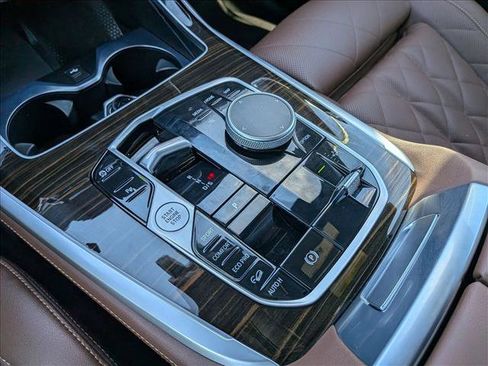 Used 2025 BMW X7 xDrive40i AWD/4WD image 16