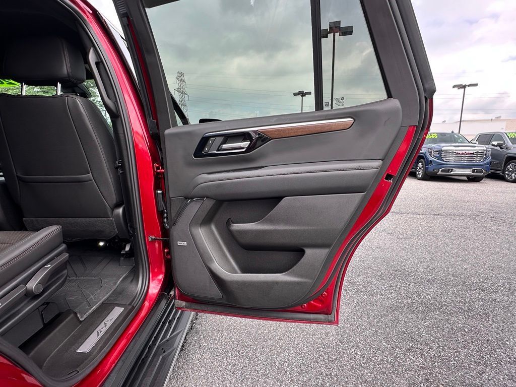 Certified 2025 Chevrolet Tahoe High Country AWD/4WD image 18