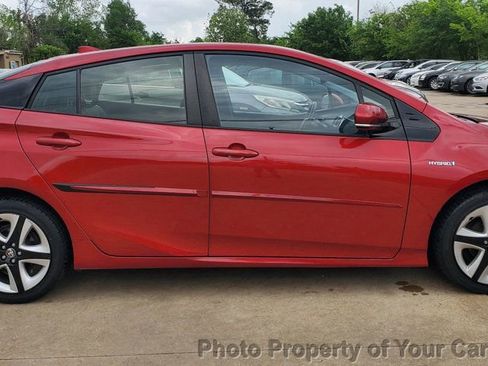 Used 2017 Toyota Prius FWD image 5