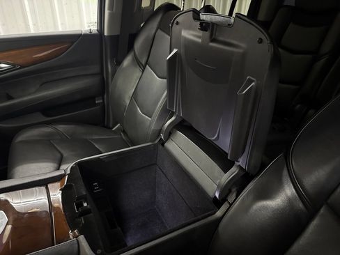 Used 2018 Cadillac Escalade ESV Luxury RWD image 41
