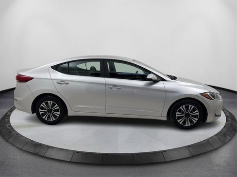 Used 2018 Hyundai Elantra SE image 4