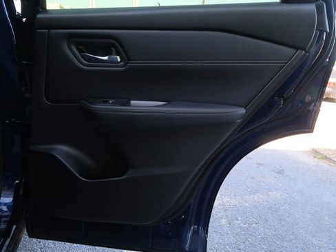 Used 2024 Nissan Rogue SL AWD/4WD image 45