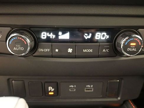 Used 2025 Nissan Frontier PRO-4X image 13