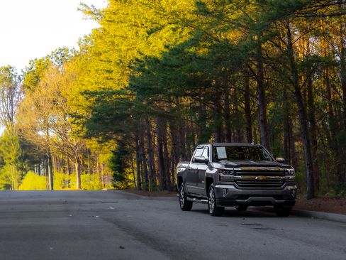 Used 2017 Chevrolet Silverado 1500 High Country image 35