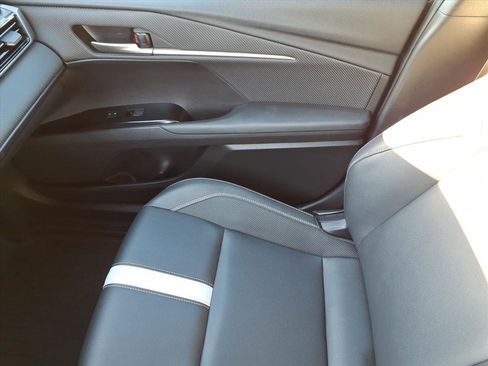 Used 2025 Toyota Camry SE FWD image 34
