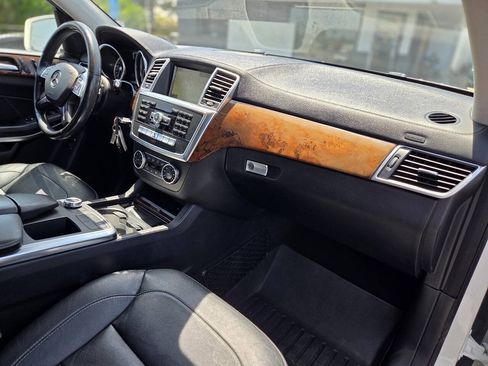 Used 2014 Mercedes-Benz GL 450 4MATIC image 45