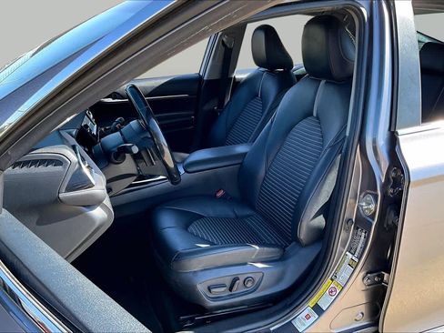 Used 2018 Toyota Camry SE FWD image 8