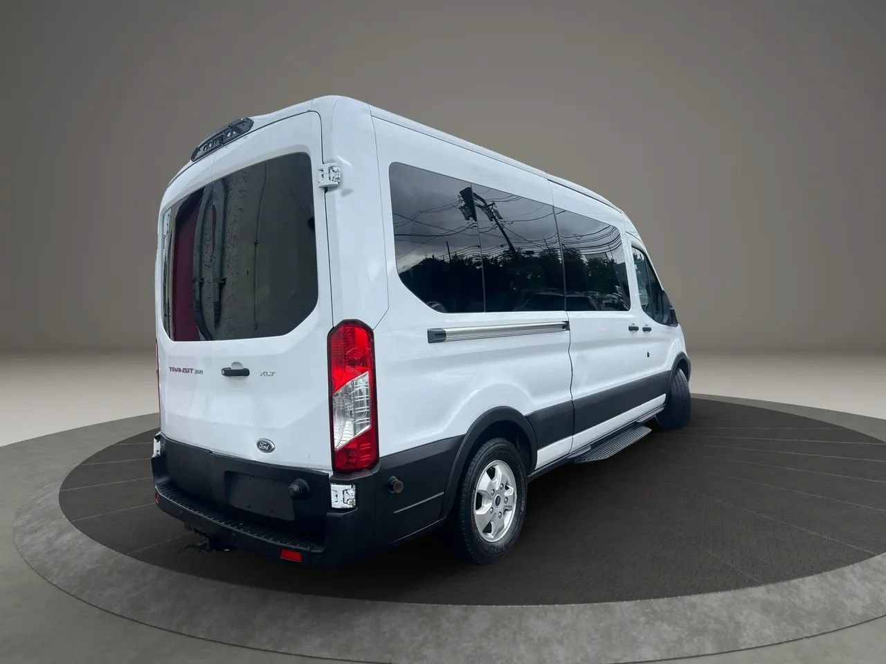 Used 2019 Ford Transit 350 XLT RWD image 5