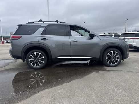 New 2026 Nissan Pathfinder Platinum AWD/4WD image 8