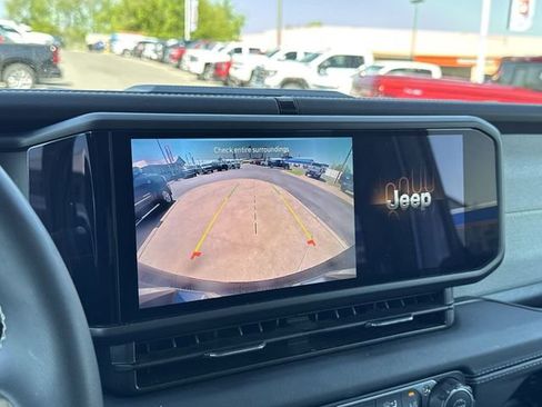 Used 2025 Jeep Wrangler Unlimited Sahara AWD/4WD image 19