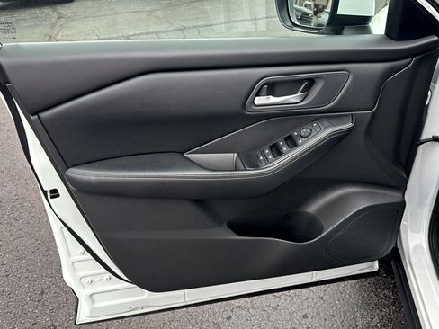 Used 2024 Nissan Rogue SV FWD image 10