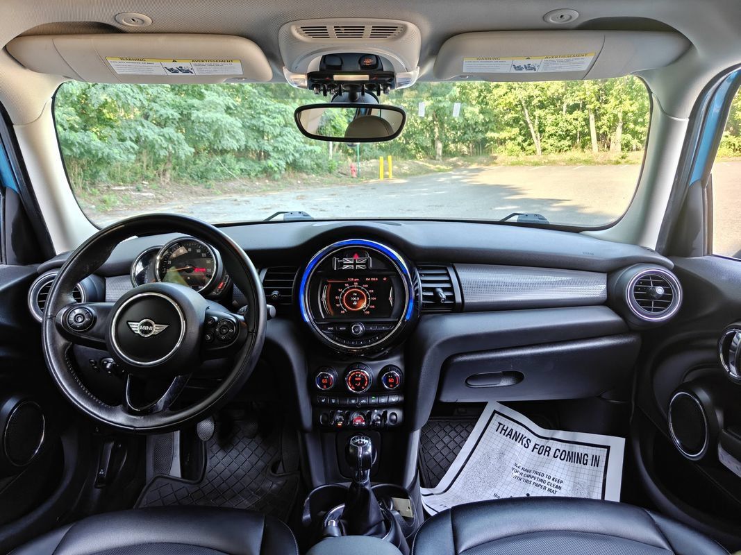 Used 2018 MINI Cooper 4-Door Hardtop FWD image 9