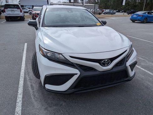 Used 2021 Toyota Camry SE w/ Convenience Package image 15