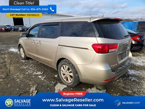 Used 2015 Kia Sedona LX image 3
