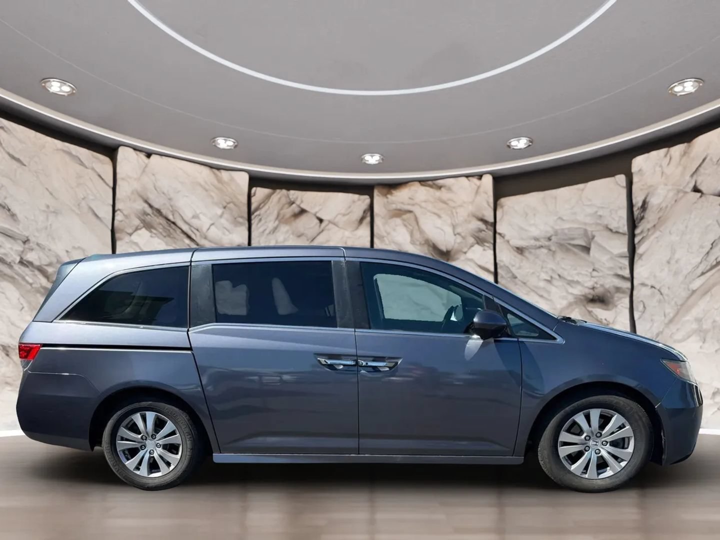 Used 2016 Honda Odyssey SE image 4
