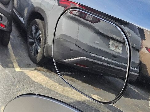 Certified 2025 Nissan Kicks SR w/ Illumination Package image 9