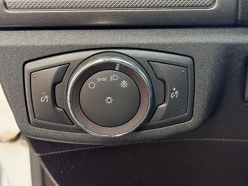 Used 2019 Ford Fusion SE FWD image 24