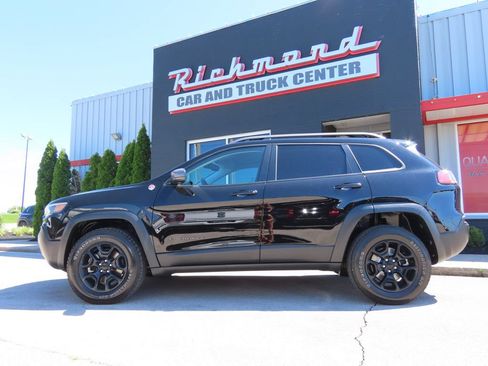Used 2021 Jeep Cherokee Trailhawk w/ Trailer Tow Group AWD/4WD image 11