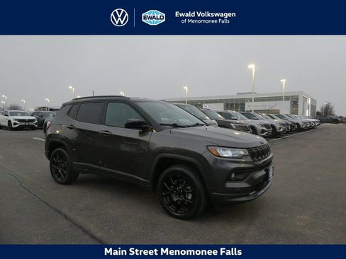 Used 2023 Jeep Compass Latitude AWD/4WD image 1
