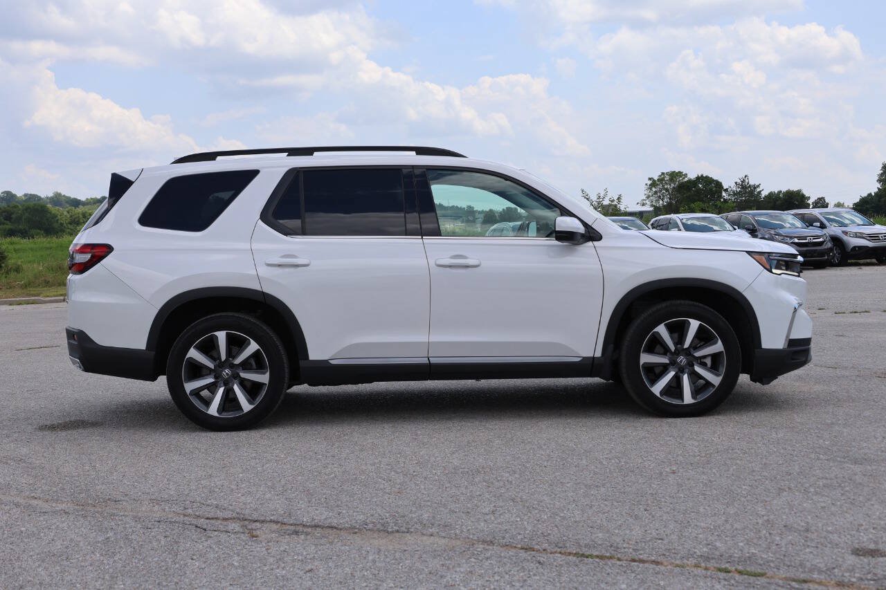 Used 2025 Honda Pilot Touring image 7