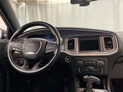 Used 2019 Dodge Charger SXT RWD image 17