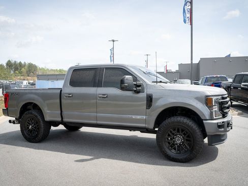 Used 2022 Ford F250 Lariat w/ Black Appearance Package AWD/4WD image 12